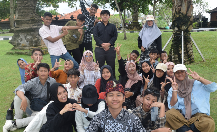 Frame 1171276394